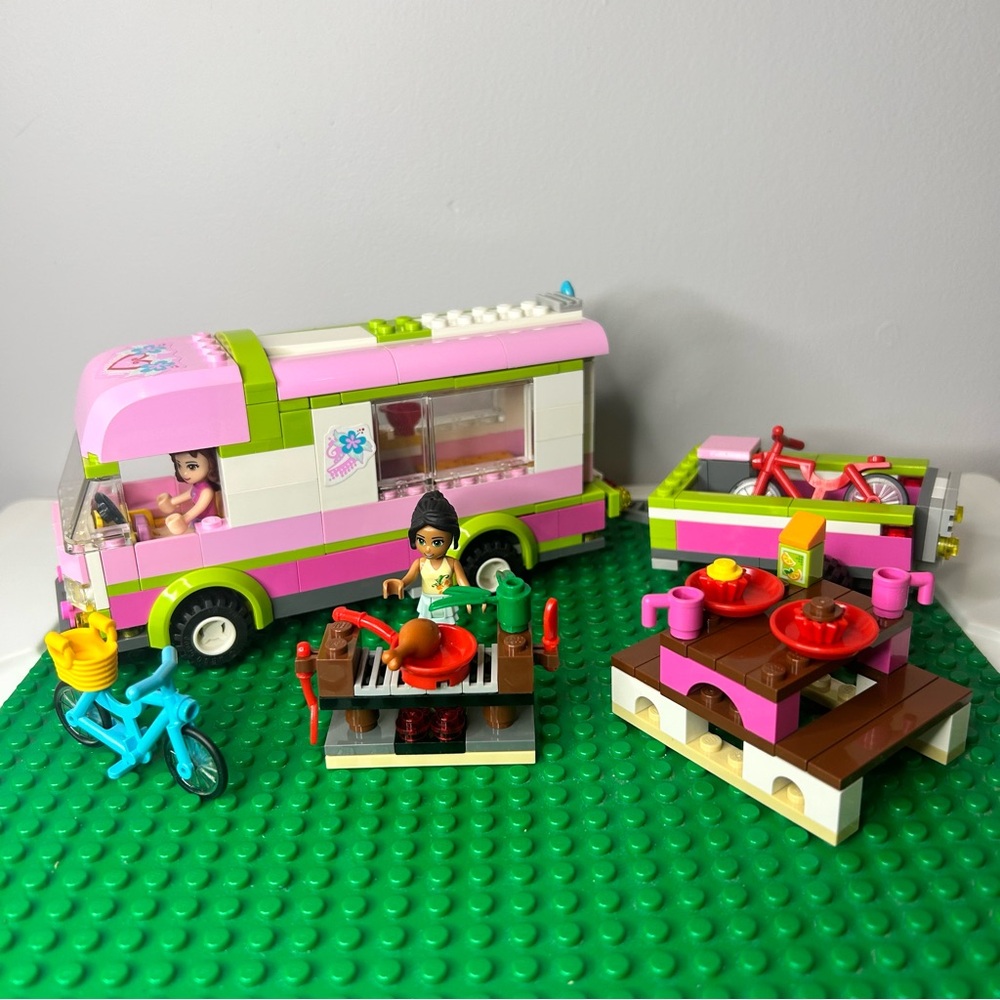 LEGO Friends 3184 Adventure Camper Complete Set